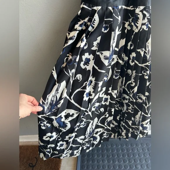 The Limited, black dress, v-neck, tank top, size 6 - Picture 5 of 11